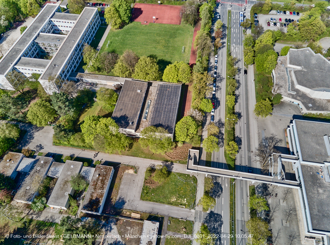 29.04.2022 - Luftbilder von der Baustelle Haus für Kinder in Neuperlach